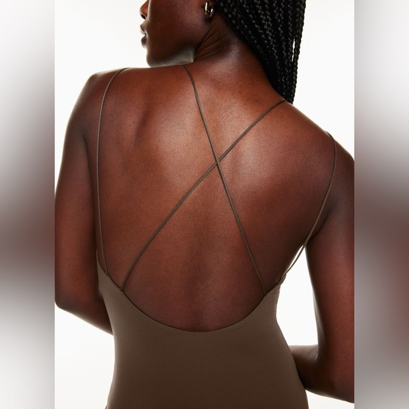 Aritzia contour scoopback dresses - Picture 4 of 9